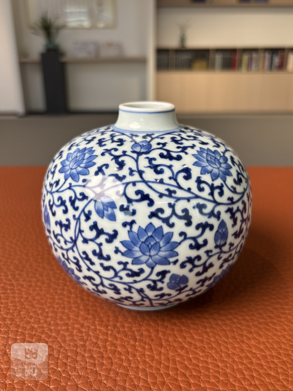 清雍正 青花缠枝莲纹花囊 - 图3